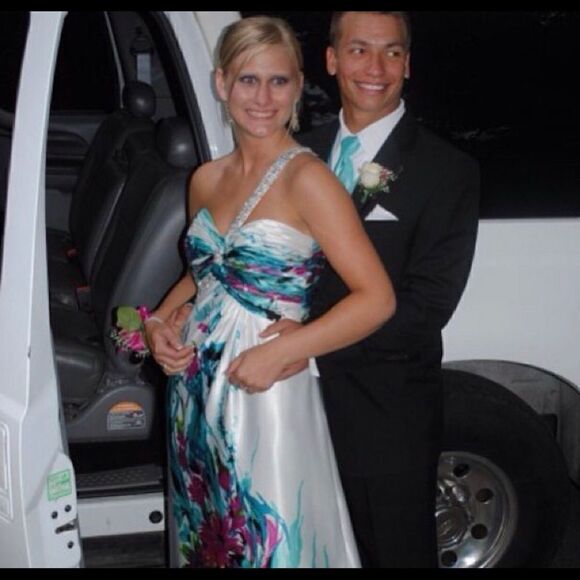 NWOT MEProm Beauty    - Picture 2 of 8